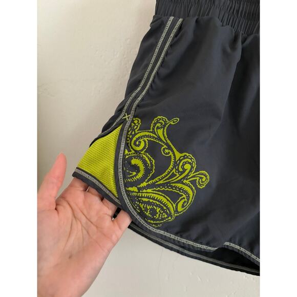 Athleta Shorts Women's Small Gray Green Kick Asphalt Running Pocket Paisley - Picture 2 of 8